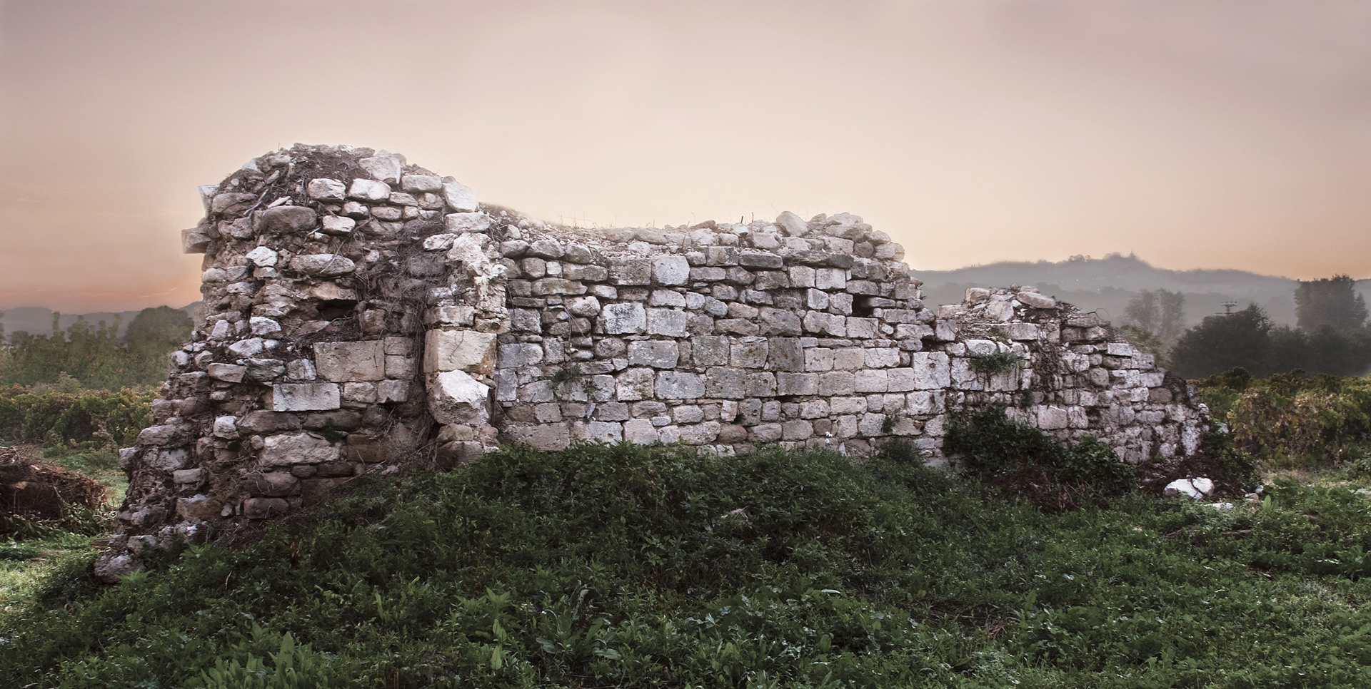 Ruins of a wall at Maison Basse